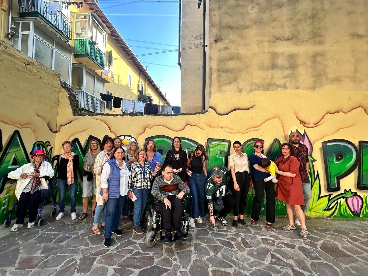 A Livorno cittadini e artisti uniti: inaugurato al parco di via San Luigi il murale “La vita va presa per la vita”