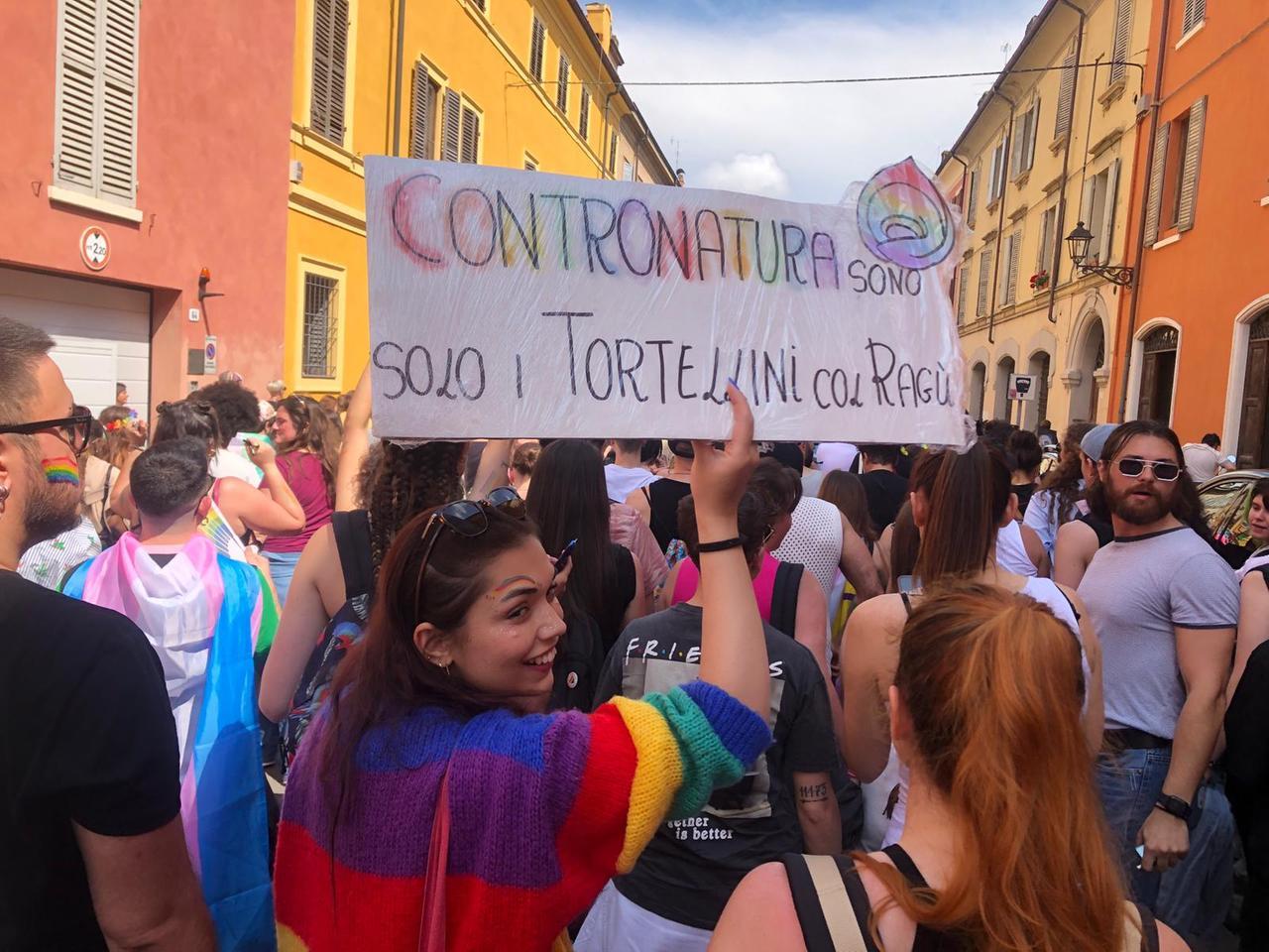 Modena Pride, che festa: in più di ottomila al corteo per le vie del centro