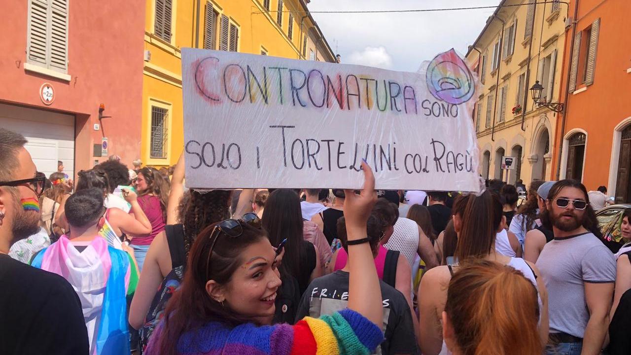 Modena Pride, che festa: in più di ottomila al corteo per le vie del centro