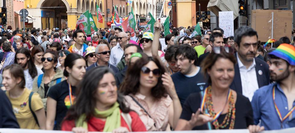 Il grido unito del popolo del Modena Pride: «Felici di lottare per i nostri diritti»