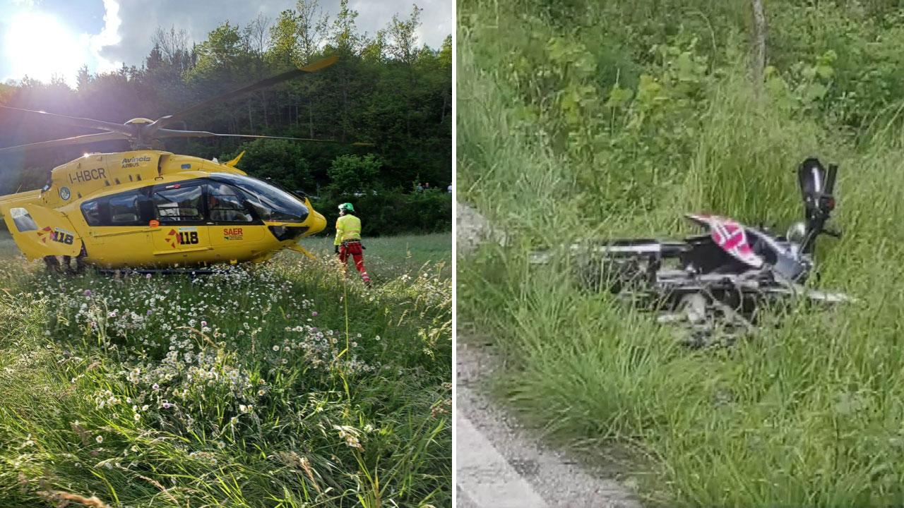 L’elisoccorso proveniente da Pavullo che ha portato il ragazzo al Cto E la moto del giovane a lato della strada