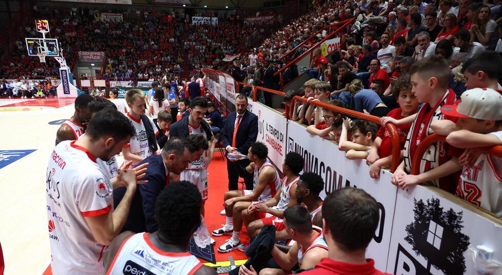 Brienza durante un time out (foto Nucci)