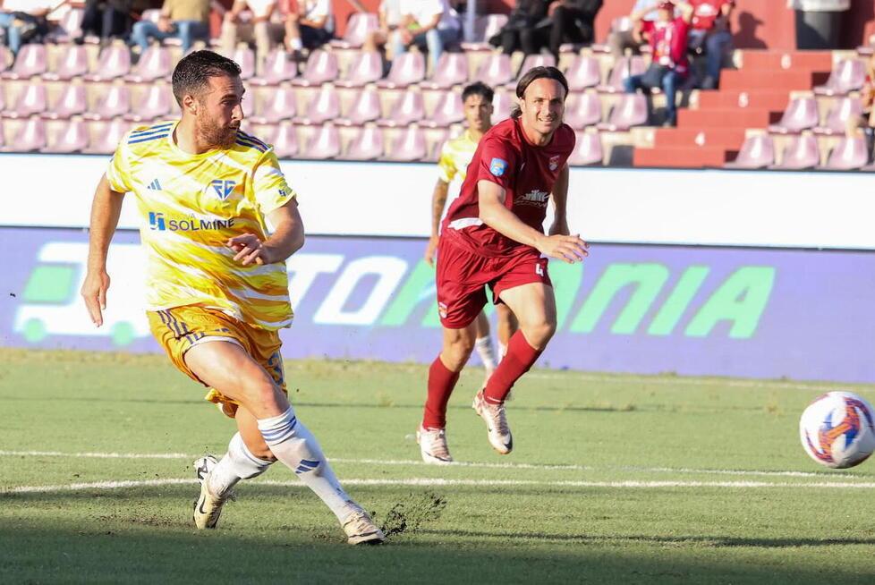 Regoli segna il gol del decisivo 1-0 del match di andata (foto UsFg)