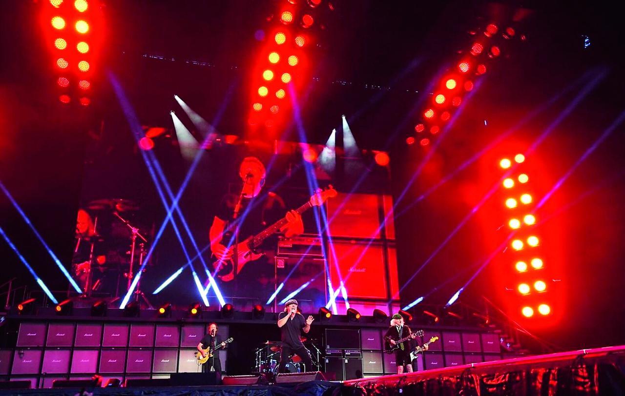 L’onda rock degli Ac/Dc sui centomila della Rcf Arena