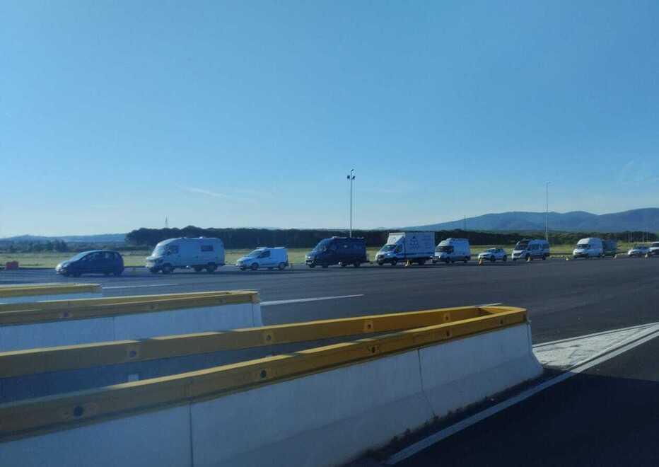Livorno, solo tre sportelli per l’autostrada: lunghe file di auto e caos al casello<br>
