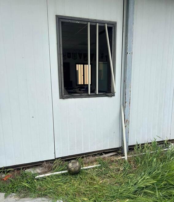 Devastata la sede del Calerno Calcio, i ladri rubano poi brindano con la birra