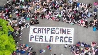 A Campegine più di 500 bambini in piazza per la pace