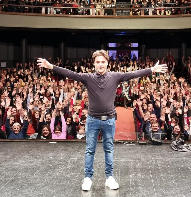Jonathan Canini, “Mr sold out”, al teatro Puccini di Firenze lo scorso novembre durante l’ultima tournée del suo spettacolo “Vado a vivere con me”