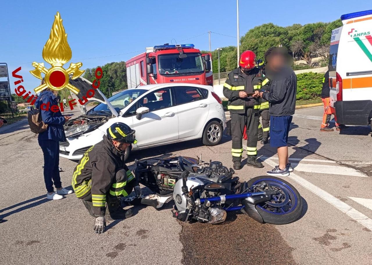 Auto contro moto a Santa Teresa Gallura: centauro trasportato in ospedale a Olbia