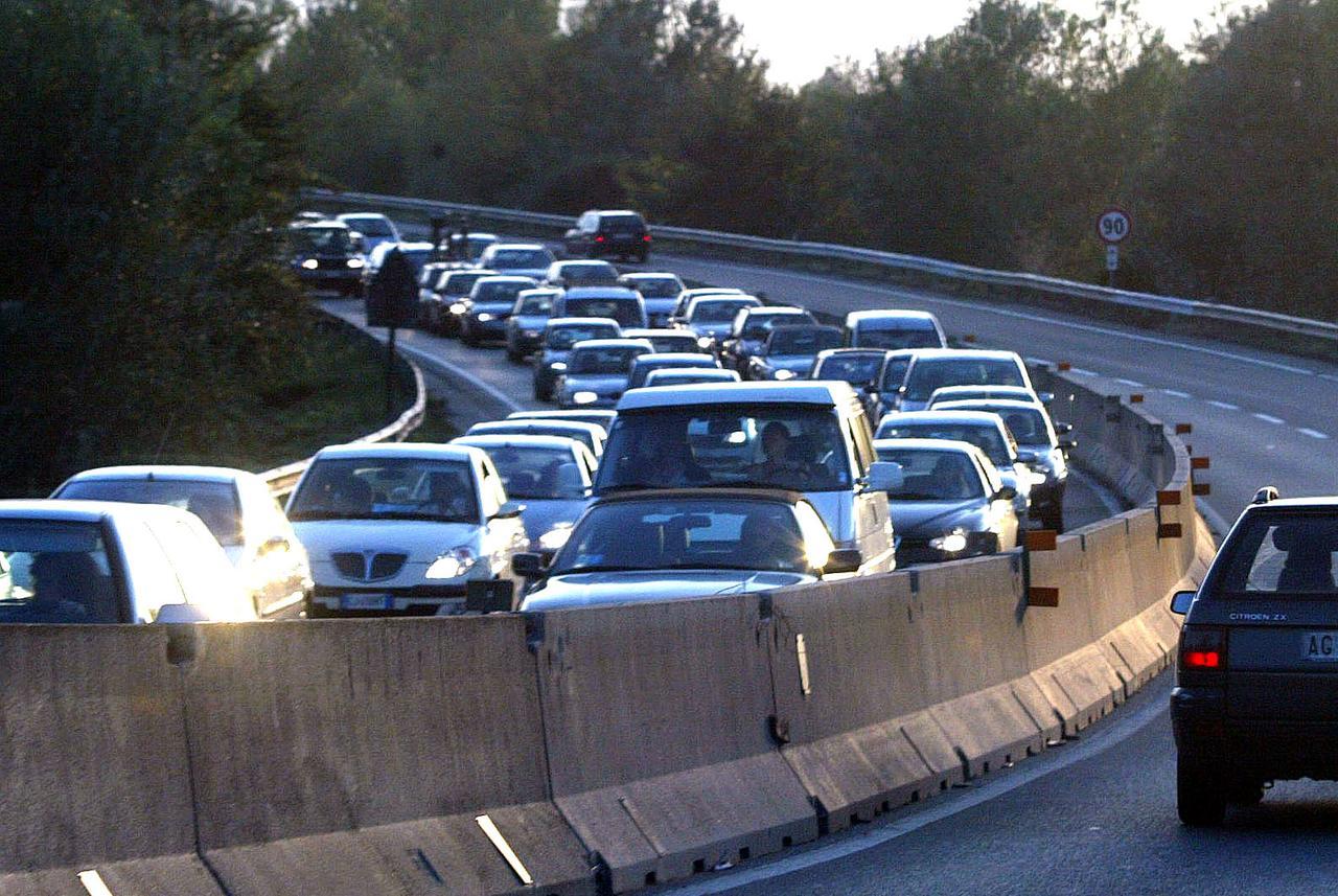 Fi-Pi-Li, tre tamponamenti a catena e la superstrada va in tilt: traffico e code verso Firenze