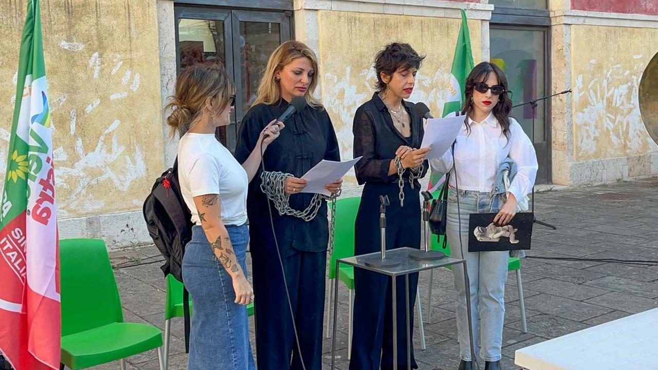 Le Lucido Sottile all'Exmà di Cagliari raccontano la prigionia di Ilaria Salis a Budapest <em>(foto Mario Rosas)</em>