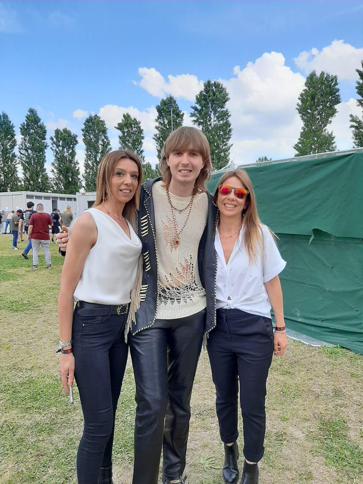 Thomas Raggi dei Måneskin al concerto degli Ac/Dc «Sarebbe bellissimo suonare alla Rcf Arena»