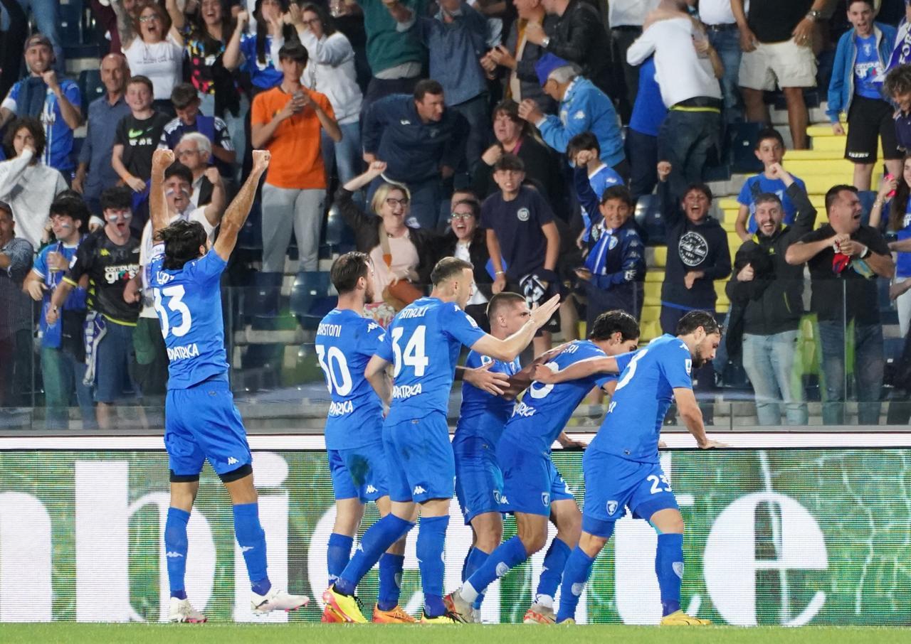 Empoli, Niang fa la storia: gli azzurri restano in Serie A. La cronaca della partita – Video