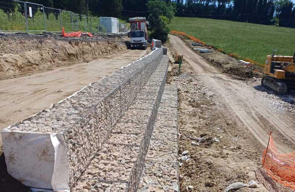 
	I lavori in corso in uno dei due tratti interrotti dopo la pioggia del 2 e 3 novembre 2023

