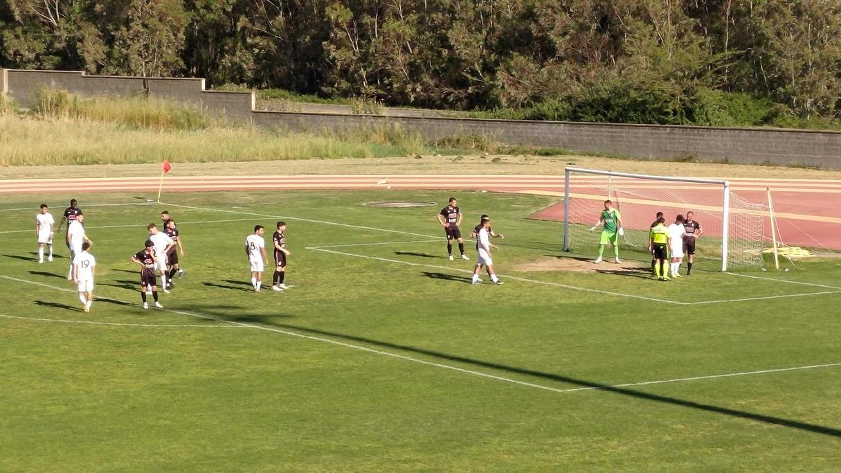 La partita Tharros-Carbonia che è costata alla squadra biancorossa la retrocessione in Promozione