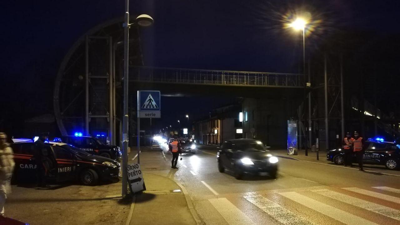 Prende a schiaffi il motociclista che lo ha sorpassato, denunciato un 80enne