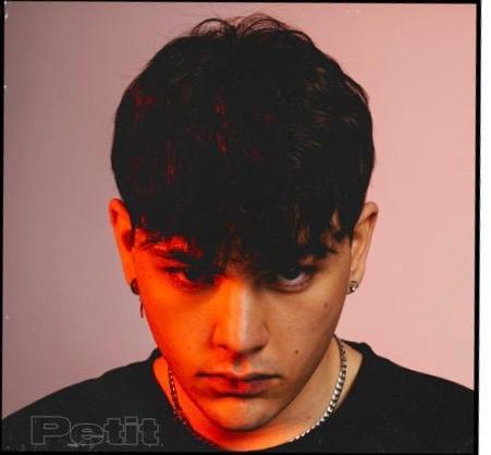 Dal talent Amici ai Petali di Reggio, sabato arriva il rapper Petit