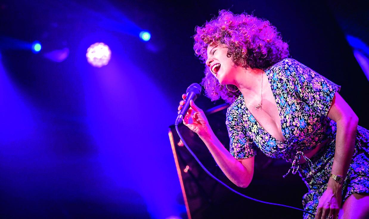 Jazzista con un pizzico di pop Cyrille Aimée al teatro Asioli