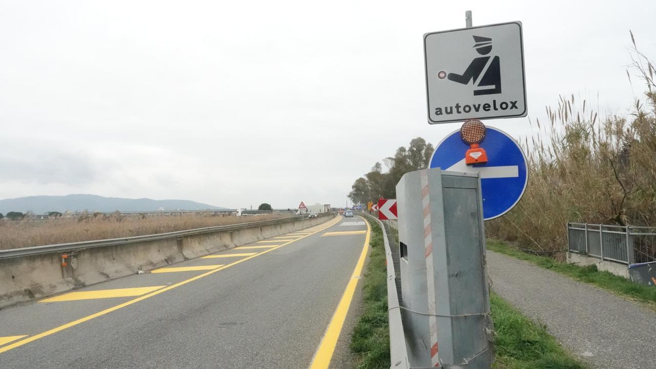 Decreto autovelox, ecco tutte le novità. Stop a quelli sotto i 50 km/h e dietro alle curve