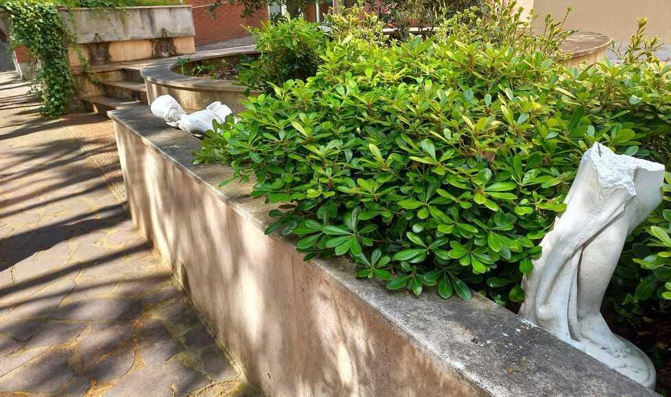 Casciana, irruzione dei vandali nel cantiere: statua spezzata e rubata due volte