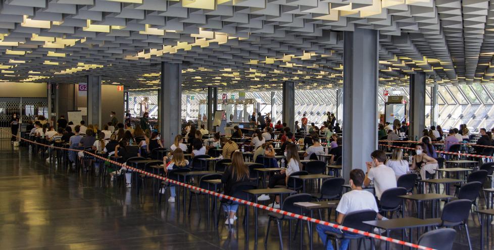 Firenze, test per l’accesso a Medicina: 1.400 studenti per 528 posti. E dal prossimo anno si cambia