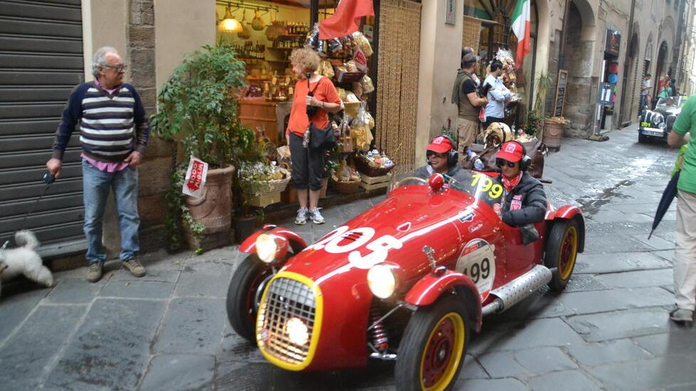 Lucca, tornano le signore dei motori: la Mille Miglia due giorni in città. Il programma