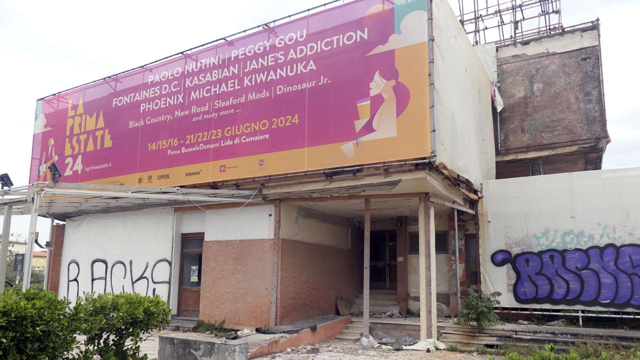 Ex Arlecchino, la maxi demolizione a inizio estate: preoccupazione di albergatori e balneari. I motivi