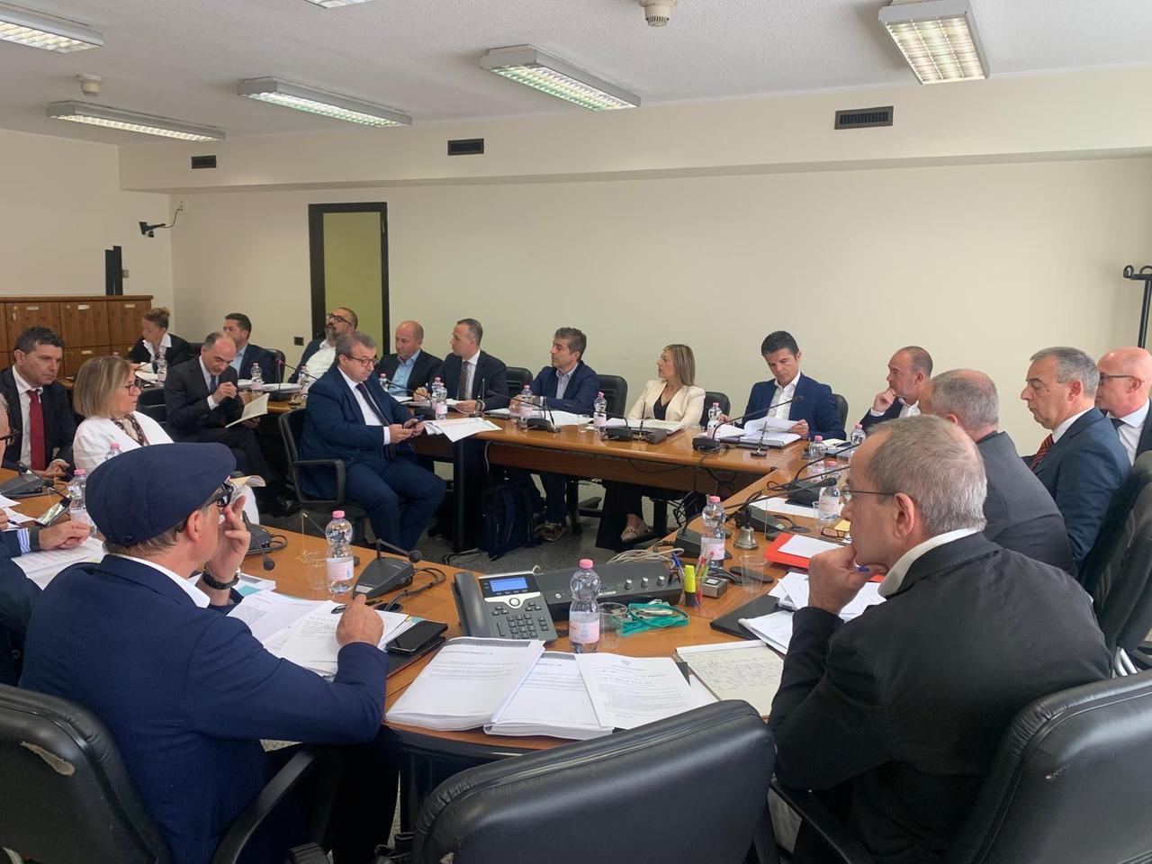 
	Il confronto sulla moratoria per l'eolico nelle commissioni Urbanistica e Attivit&agrave; produttive<em> (foto Mario Rosas)</em>

