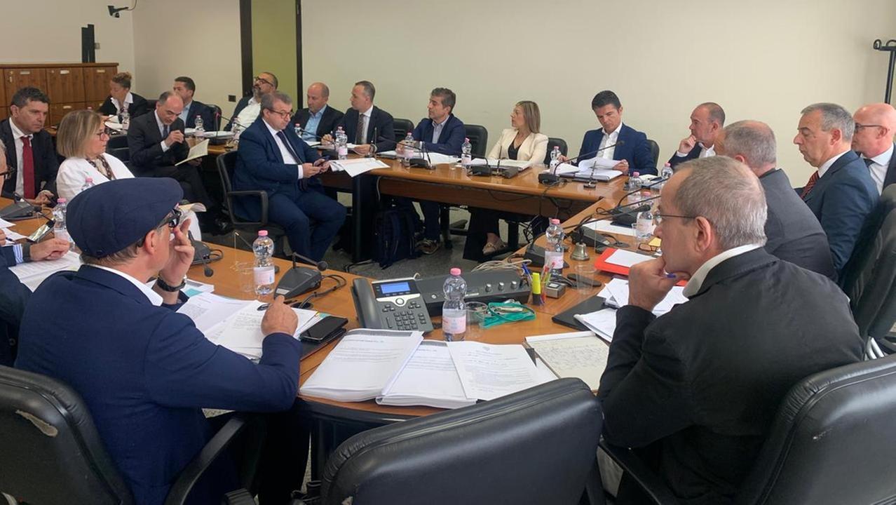 Il confronto sulla moratoria per l'eolico nelle commissioni Urbanistica e Attività produttive<em> (foto Mario Rosas)</em>