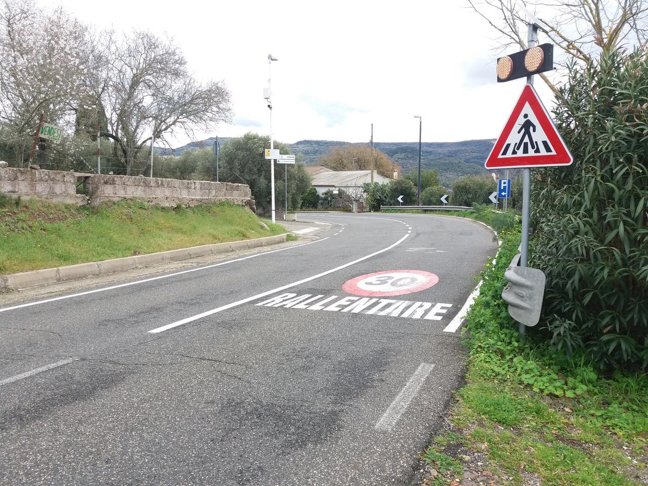 
	Un tratto di Corso Impero a Tadasuni, strada in cui &egrave; avvenuto l'agguato

