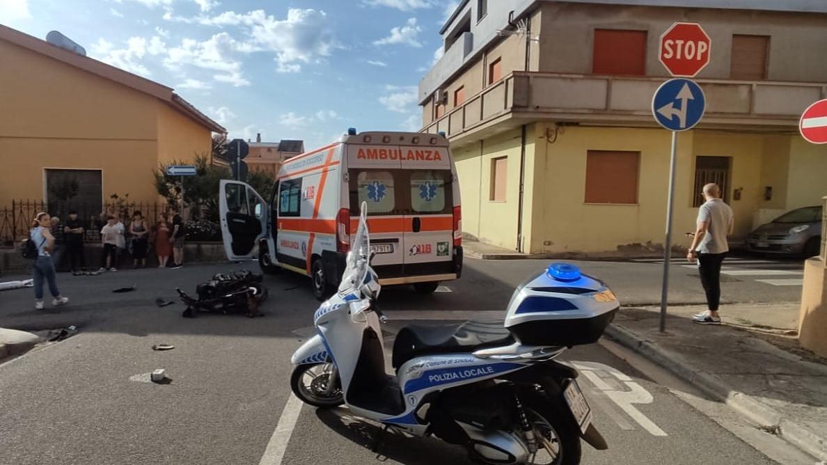 Col motociclo sbatte su una jeep a Sinnai: 18enne grave in ospedale