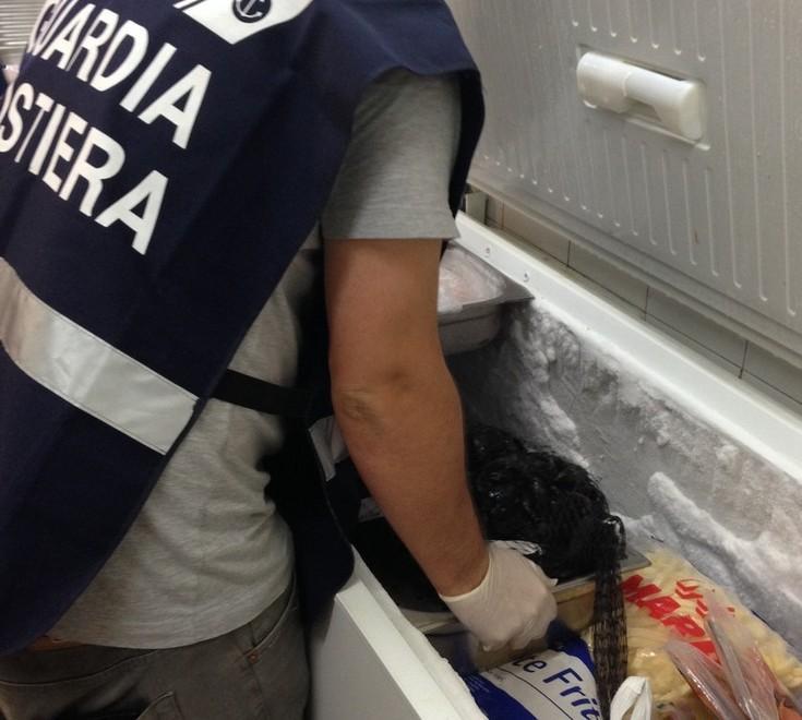Ristoratore denunciato: conservava merce scaduta 