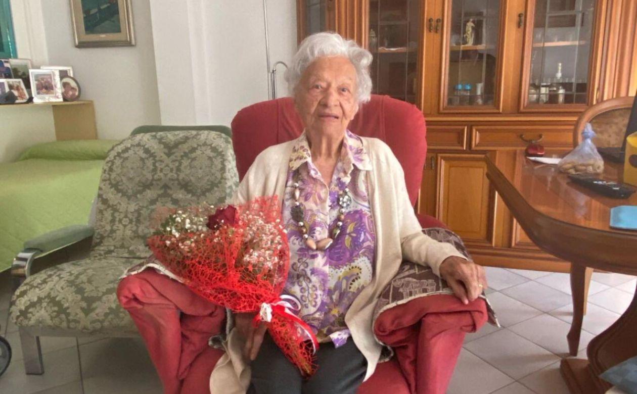 Livorno ultracentenaria, nonna Nara soffia su 103 candeline