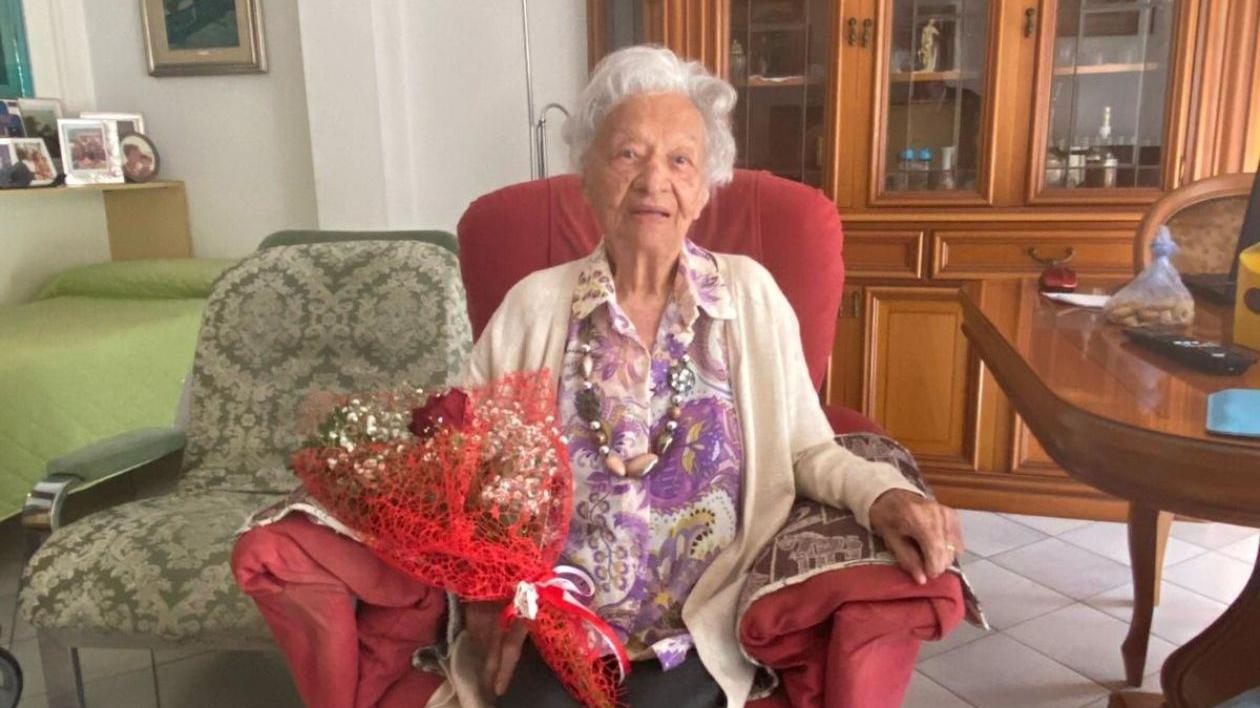 Livorno ultracentenaria, nonna Nara soffia su 103 candeline
