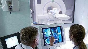 Ferrara, liste d’attesa in sanità. Per le risonanze anche la sera e il sabato