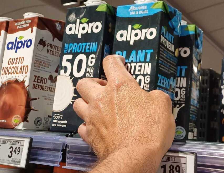 Nei supermercati è boom di prodotti proteici: «Ma sono cari e spesso inutili»