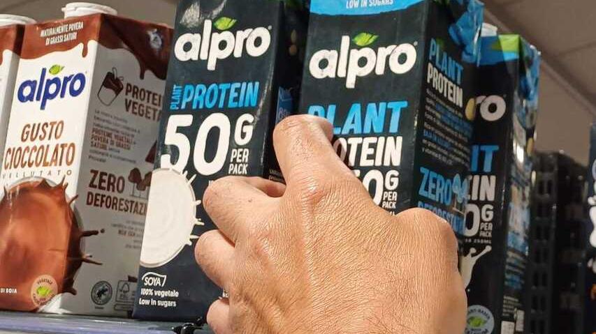 Nei supermercati è boom di prodotti proteici: «Ma sono cari e spesso inutili»