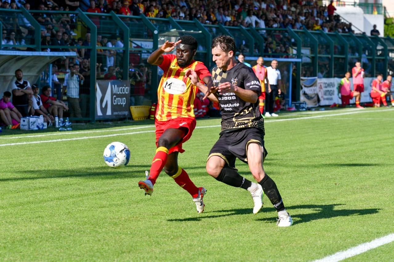 Mille tifosi del Giulianova in trasferta, contro il Terre di Castelli si gioca allo stadio Ricci di Sassuolo