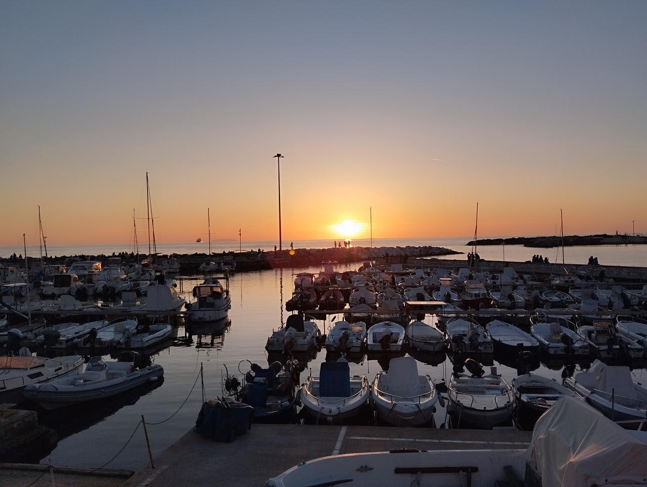 Livorno, un tramonto  bellissimo dal moletto d'Ardenza: grazie a Deb