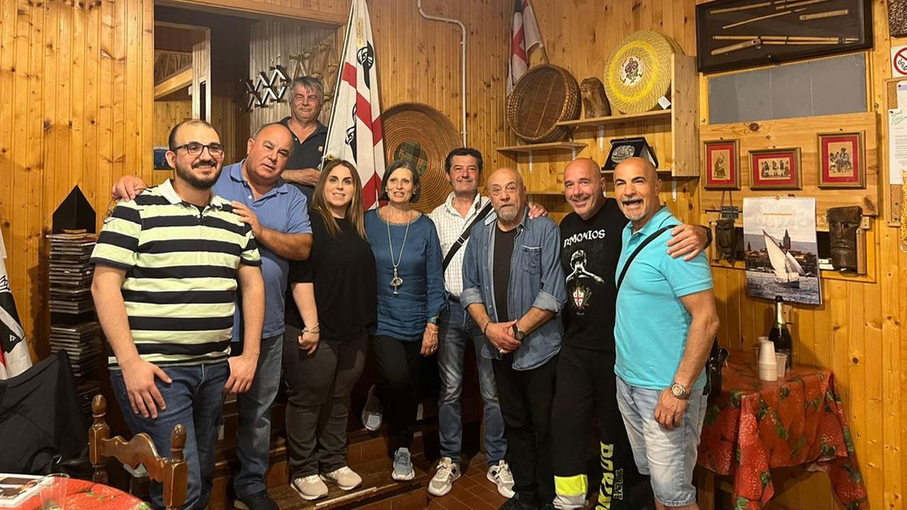 Foto di gruppo del nuovo consiglio direttivo del Circolo "Grazia Deledda" di La Spezia