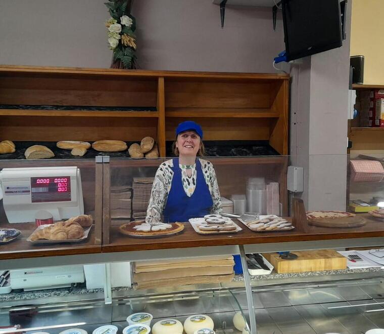 La Lima, Sabrina riapre l'unico alimentari in paese: «Due anni difficili per la malattia, ma questo è un servizio»<br type="_moz" />
