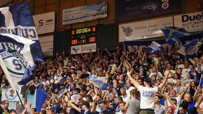 In cinque a lottare, migliaia a tifare: forza Pielle, prenditi questa finale<br>