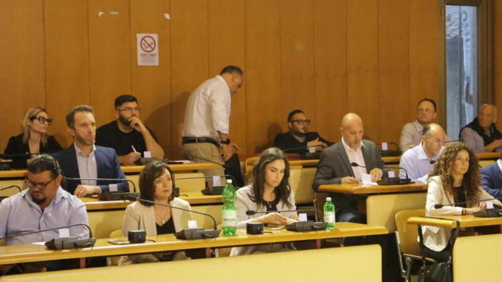 Massa, sul debito di Casa Ascoli cala il segreto in consiglio. Ma qualcosa è emerso lo stesso