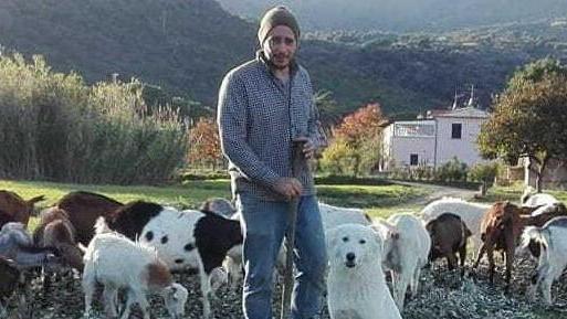 Daniele Mattera con alcune delle sue capre