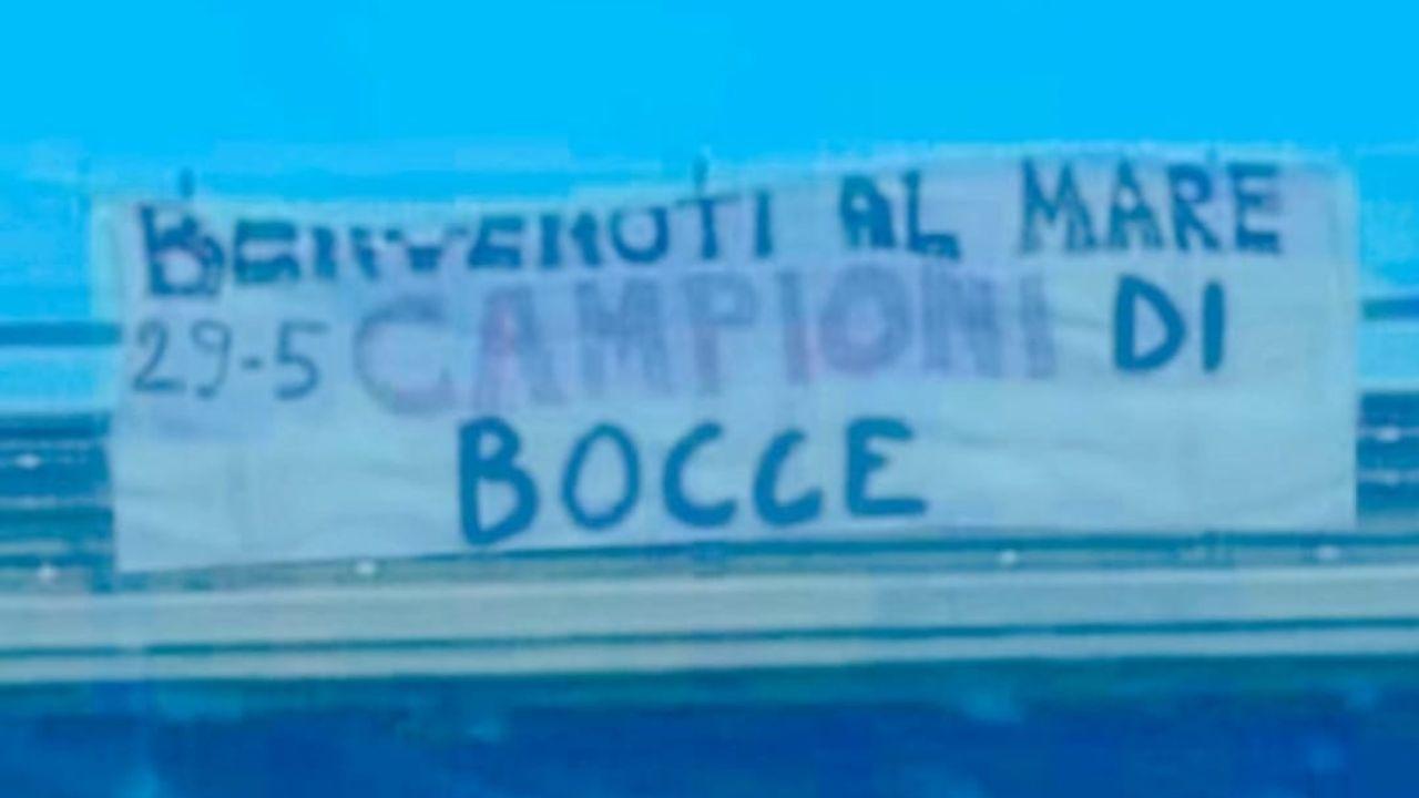 
	Lo striscione affisso sul cavalcavia in Fi-Pi-Li

