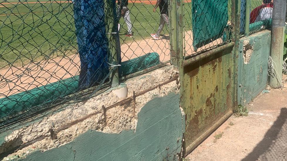 Grosseto, povero stadio Iannella: crepe e seggiolini staccati
