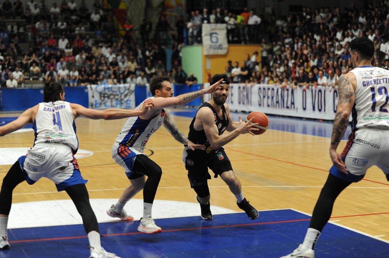 
	Carpanzano in penetrazione contro Ruvo

