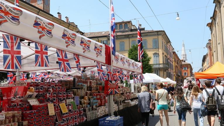 Modena, viaggio tra le bancarelle del mercato europeo