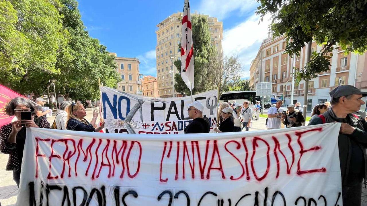 Cagliari, oltre mille in piazza per dire no alla speculazione energetica