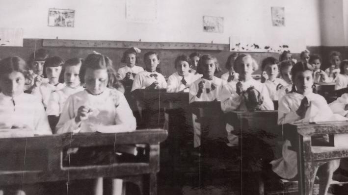 La scuola elementare De Amicis di Guastalla compie 100 anni